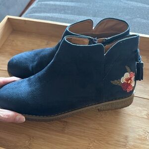 Comfortview Women's The Sienna Bootie Embroidered Navy Ankle Boots (Size 10W)
